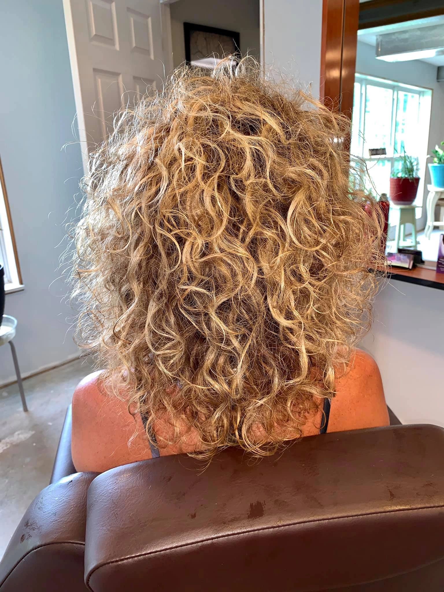 Voluminous curly golden hair